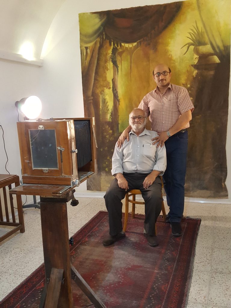 فرهنگ شکوهی نویسنده ،محقق و شاعر